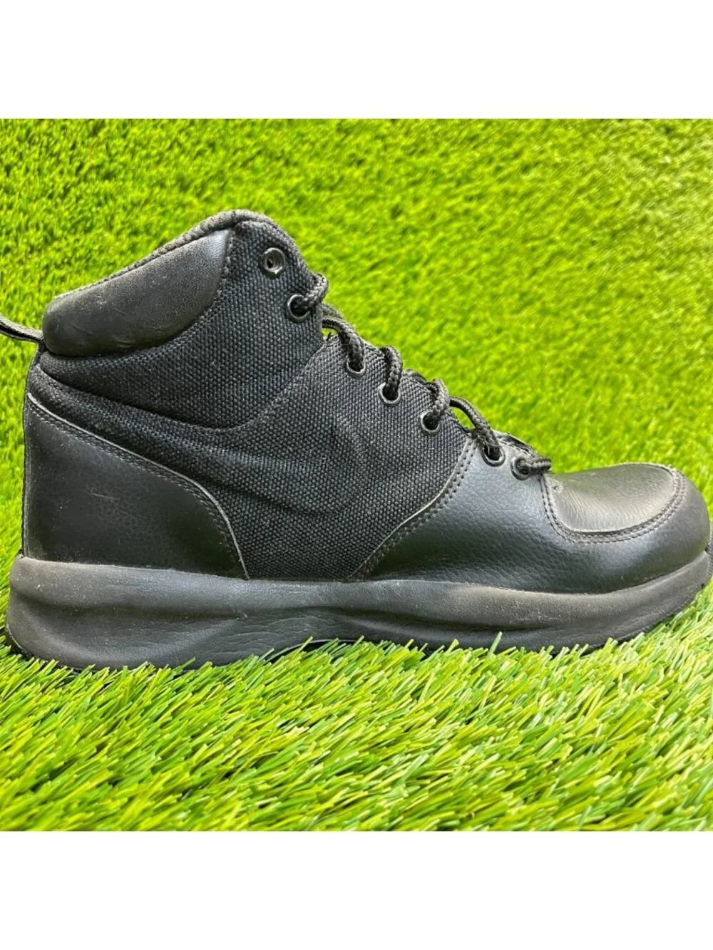 Nike ACG Manoa Boys Size 7Y Triple Black Classic Outdoor Lace Up Hiking Boots